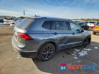 Trzecie zdjęcie samochodu z tyłu: 2022 VOLKSWAGEN TIGUAN SE VIN:3VV2B7AX3NM022877 - miniatura