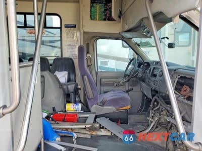 Piąte zdjęcie samochodu w środku: 2017 FORD E450 VIN:1FDFE4FS2HDC49198 - miniatura