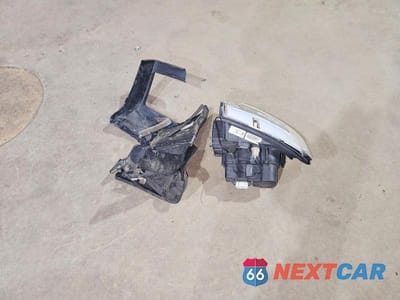 Zdjęcie 13 z 14 samochodu: 2004 CADILLAC SRX VIN:1GYEE637X40191204 - miniatura