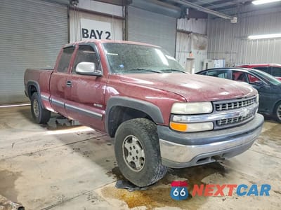 Czwarte zdjęcie samochodu z boku: 2000 CHEVROLET SILVERADO K1500 VIN:2GCEK19T7Y1139996 - miniatura