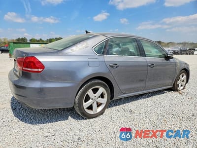 Trzecie zdjęcie samochodu z tyłu: 2015 VOLKSWAGEN PASSAT S VIN:1VWAT7A34FC083658 - miniatura