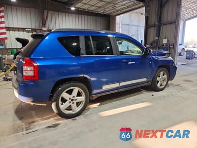 Trzecie zdjęcie samochodu z tyłu: 2010 JEEP COMPASS LIMITED VIN:1J4NT5FB9AD515487 - miniatura