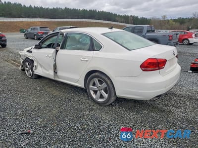 Drugie zdjęcie samochodu z przodu: 2013 VOLKSWAGEN PASSAT SE VIN:1VWBP7A32DC062622 - miniatura