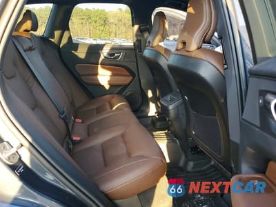 Zdjęcie 11 z 12 samochodu: 2022 VOLVO XC60 B5 MOMENTUM VIN:YV4L12RK5N1035772 - miniatura