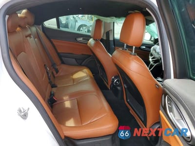 Zdjęcie 10 z 13 samochodu: 2017 ALFA ROMEO GIULIA VIN:ZARFAEBN3H7535619 - miniatura