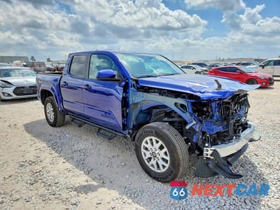 Czwarte zdjęcie samochodu z boku: 2025 TOYOTA TACOMA SR5 VIN:3TMKB5FN0SM046866 - miniatura
