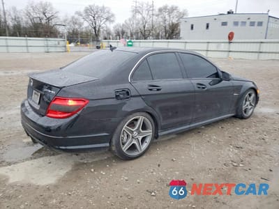 Trzecie zdjęcie samochodu z tyłu: 2010 MERCEDES-BENZ C 63 AMG VIN:WDDGF7HB4AF401826 - miniatura