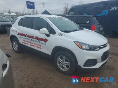 Czwarte zdjęcie samochodu z boku: 2022 CHEVROLET TRAX LS VIN:KL7CJNSM8NB526618 - miniatura