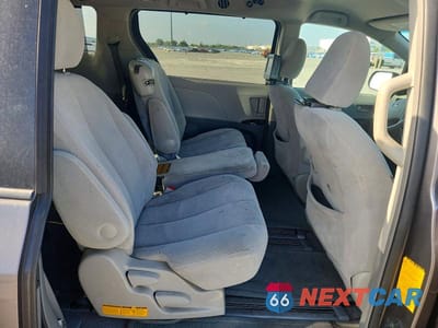 Zdjęcie 11 z 12 samochodu: 2011 TOYOTA SIENNA LE 8-PASSENGER VIN:5TDKK3DC0BS085902 - miniatura