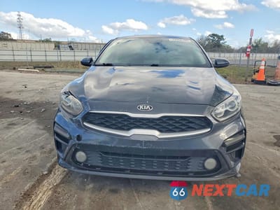 Piąte zdjęcie samochodu w środku: 2021 KIA FORTE LXS VIN:3KPF24AD0ME291299 - miniatura