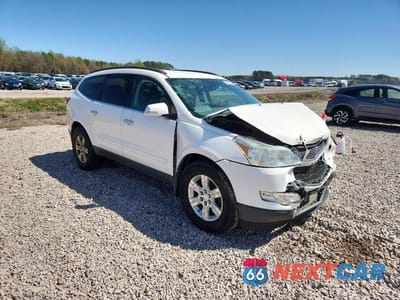 Czwarte zdjęcie samochodu z boku: 2011 CHEVROLET TRAVERSE LT VIN:1GNKRGED7BJ207573 - miniatura