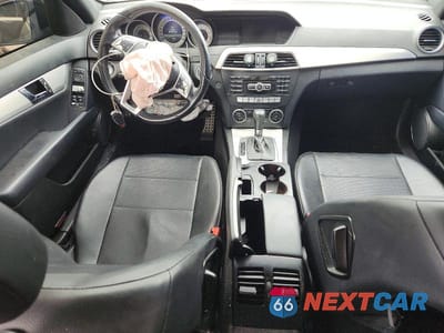 Zdjęcie 8 z 12 samochodu: 2014 MERCEDES-BENZ C 250 VIN:WDDGF4HB6EG222864 - miniatura