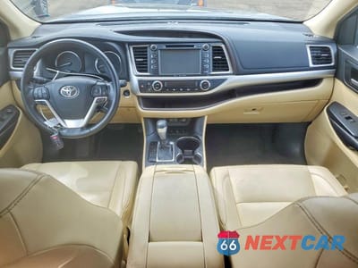 Zdjęcie 8 z 13 samochodu: 2019 TOYOTA HIGHLANDER XLE VIN:5TDJZRFH6KS918234 - miniatura