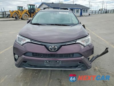 Piąte zdjęcie samochodu w środku: 2017 TOYOTA RAV4 XLE VIN:2T3RFREV7HW605610 - miniatura