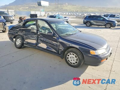 Czwarte zdjęcie samochodu z boku: 1994 HONDA ACCORD LX VIN:JHMCD5635RC102131 - miniatura