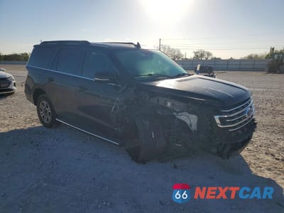 Czwarte zdjęcie samochodu z boku: 2018 FORD EXPEDITION XLT VIN:1FMJU1HT2JEA52517 - miniatura