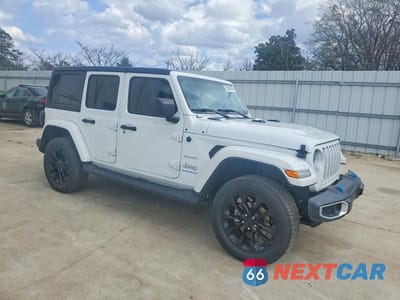 Czwarte zdjęcie samochodu z boku: 2023 JEEP WRANGLER SAHARA 4XE VIN:1C4JJXP68PW599516 - miniatura