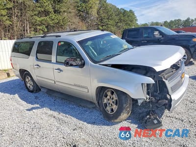 Czwarte zdjęcie samochodu z boku: 2014 CHEVROLET SUBURBAN C1500 LT VIN:1GNSCJE01ER198337 - miniatura