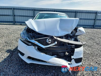 Piąte zdjęcie samochodu w środku: 2019 NISSAN SENTRA S VIN:3N1AB7AP5KY273224 - miniatura