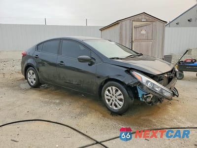 Czwarte zdjęcie samochodu z boku: 2018 KIA FORTE LX VIN:3KPFK4A7XJE283975 - miniatura