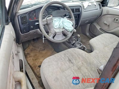 Zdjęcie 8 z 11 samochodu: 2001 TOYOTA TACOMA BASE VIN:5TEPM62N01Z757075 - miniatura