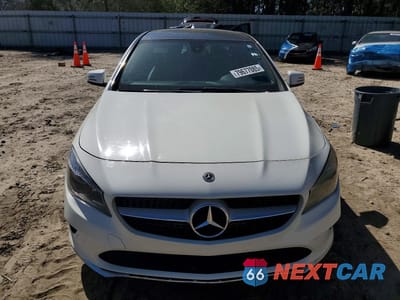 Piąte zdjęcie samochodu w środku: 2017 MERCEDES-BENZ CLA 250 VIN:WDDSJ4EB4HN410781 - miniatura