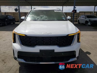 Piąte zdjęcie samochodu w środku: 2025 KIA SORENTO S VIN:5XYRL4JC0SG318034 - miniatura