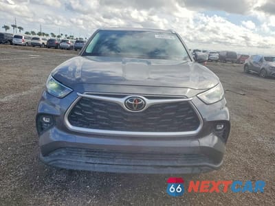 Piąte zdjęcie samochodu w środku: 2022 TOYOTA HIGHLANDER XLE VIN:5TDGZRAH8NS094307 - miniatura