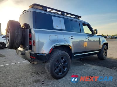 Trzecie zdjęcie samochodu z tyłu: 2021 LAND ROVER DEFENDER 110 X-DYNAMIC SE VIN:SALE27RU2M2040338 - miniatura