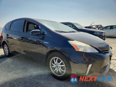 Czwarte zdjęcie samochodu z boku: 2014 TOYOTA PRIUS V TWO VIN:JTDZN3EUXE3321412 - miniatura