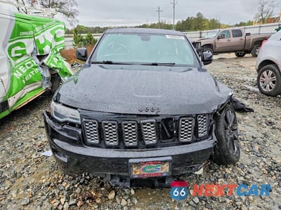 Piąte zdjęcie samochodu w środku: 2020 JEEP GRAND CHEROKEE LAREDO VIN:1C4RJEAG5LC268607 - miniatura