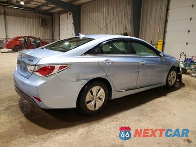 Trzecie zdjęcie samochodu z tyłu: 2013 HYUNDAI SONATA HYBRID BASE VIN:KMHEC4A46DA079059 - miniatura