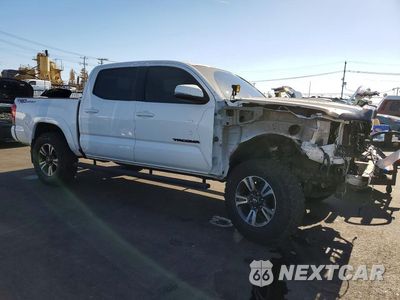 Czwarte zdjęcie samochodu z boku: 2017 TOYOTA TACOMA TRD SPORT VIN:3TMAZ5CN1HM033192 - miniatura
