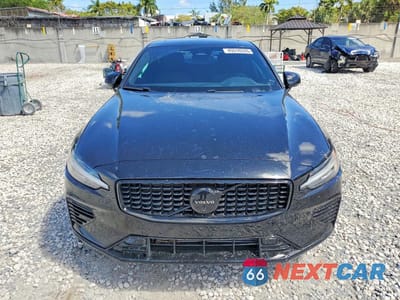 Piąte zdjęcie samochodu w środku: 2024 VOLVO S60 PLUS VIN:7JRH60FH8RG291223 - miniatura