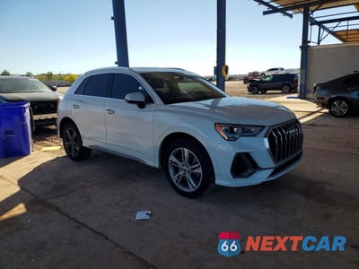 Czwarte zdjęcie samochodu z boku: 2020 AUDI Q3 PREMIUM S LINE VIN:WA1DECF34L1097993 - miniatura