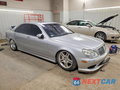 Czwarte zdjęcie samochodu z boku: 2003 MERCEDES-BENZ S 55 AMG VIN:WDBNG74J23A375222 - miniatura