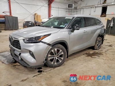 2022 TOYOTA HIGHLANDER XLE 5TDGZRBH1NS596767 - główne zdjęcie licytacji z USA - miniatura
