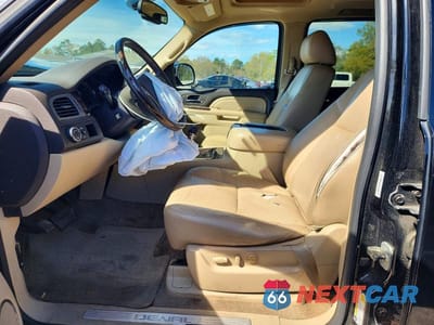 Zdjęcie 7 z 13 samochodu: 2011 GMC YUKON XL DENALI VIN:1GKS2MEF7BR194049 - miniatura