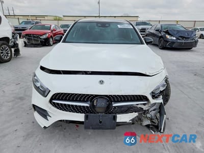 Piąte zdjęcie samochodu w środku: 2022 MERCEDES-BENZ A 220 4MATIC VIN:W1K3G4FB3NJ373534 - miniatura