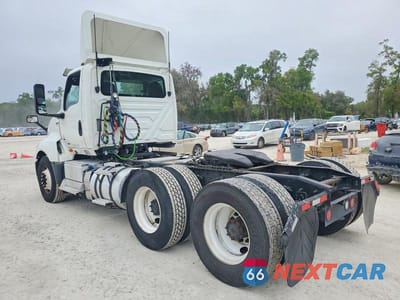 Trzecie zdjęcie samochodu z tyłu: 2019 INTERNATIONAL LT625 SEMI TRUCK VIN:3HCDZTZR2KL723142 - miniatura