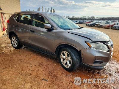 Czwarte zdjęcie samochodu z boku: 2017 NISSAN ROGUE S VIN:KNMAT2MTXHP553334 - miniatura