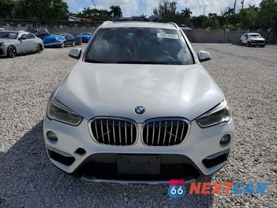Piąte zdjęcie samochodu w środku: 2017 BMW X1 XDRIVE28I VIN:WBXHT3C38H5F75002 - miniatura