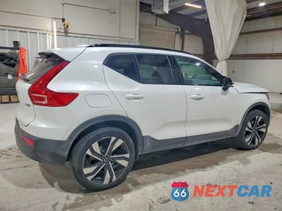 Trzecie zdjęcie samochodu z tyłu: 2024 VOLVO XC40 PLUS VIN:YV4L12UL6R2355358 - miniatura