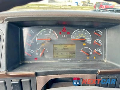 Zdjęcie 8 z 10 samochodu: 2018 VOLVO VN VNL VIN:4V4NC9EH9JN896145 - miniatura