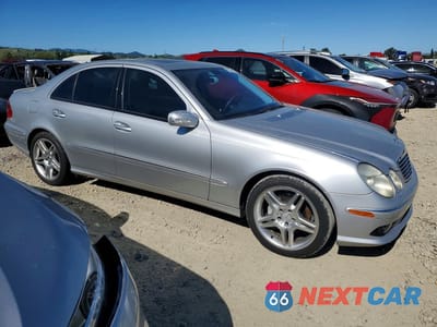 Czwarte zdjęcie samochodu z boku: 2004 MERCEDES-BENZ E 500 VIN:WDBUF70J54A416948 - miniatura