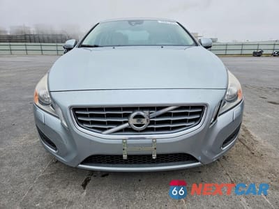 Piąte zdjęcie samochodu w środku: 2013 VOLVO S60 T5 VIN:YV1612FS9D2211424 - miniatura