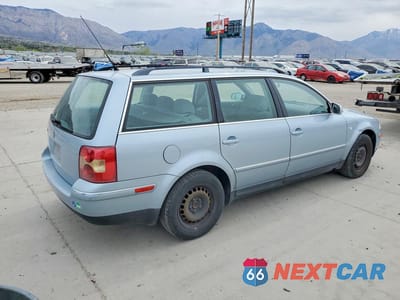 Trzecie zdjęcie samochodu z tyłu: 2002 VOLKSWAGEN PASSAT GLS VIN:WVWVD63B12E418552 - miniatura