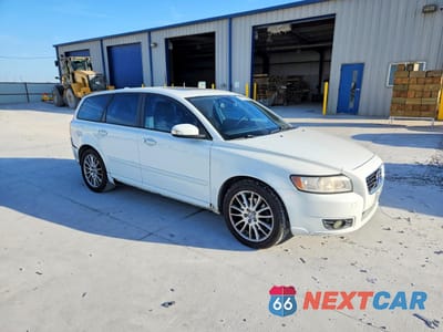 Czwarte zdjęcie samochodu z boku: 2011 VOLVO V50 T5 VIN:YV1672MW5B2633806 - miniatura