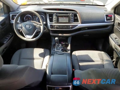 Zdjęcie 8 z 12 samochodu: 2017 TOYOTA HIGHLANDER LE VIN:5TDBZRFH3HS427097 - miniatura