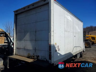 Trzecie zdjęcie samochodu z tyłu: 2013 ISUZU NPR HD BOX TRUCK VIN:JALC4W163D7000478 - miniatura